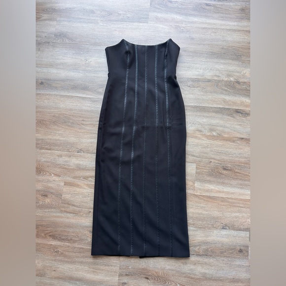 Elegant Black Strapless Dress. Likely brand. In great condition. - Picture 1 of 7
